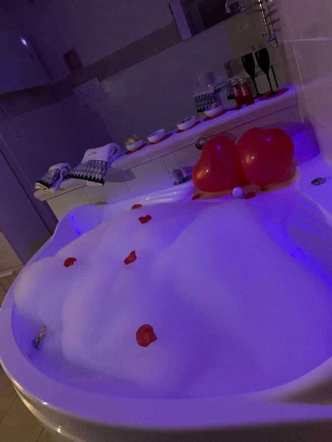 V&M Suite Con Jacuzzi Ostuni Luaran gambar