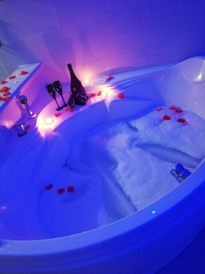 V&M Suite Con Jacuzzi Ostuni Luaran gambar