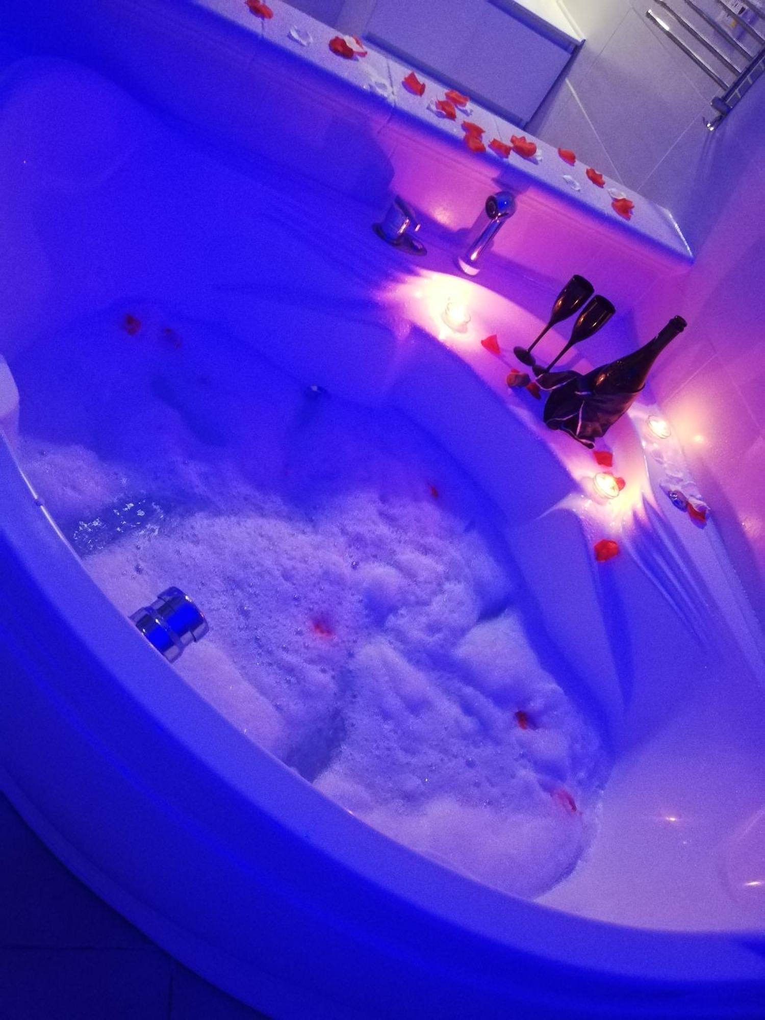 V&M Suite Con Jacuzzi Ostuni Luaran gambar